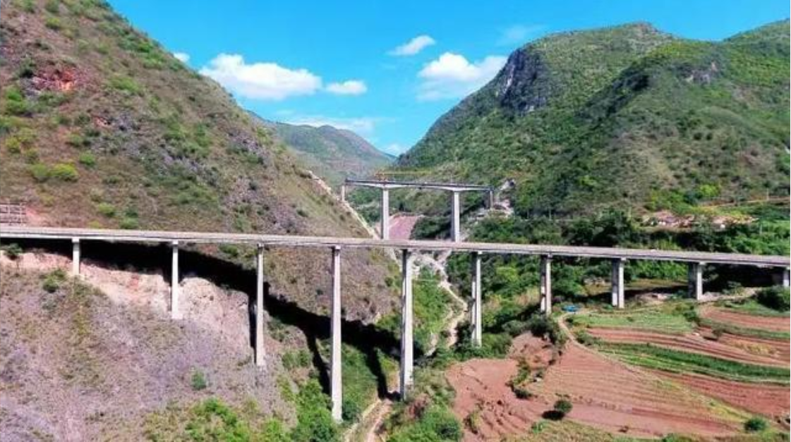 中緬國際大通道大瑞鐵路特長隧道群全部貫通